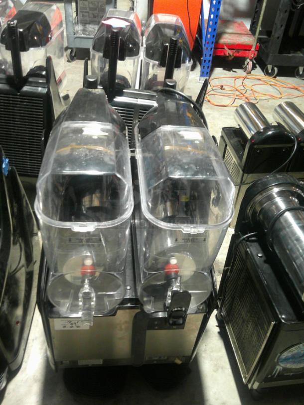 WOW, MANUFACTURER DEMO FLOOR MODEL- V-Air 2 Frozen Drink Slushy Machine, Two Flavors! - Image 3 of 7