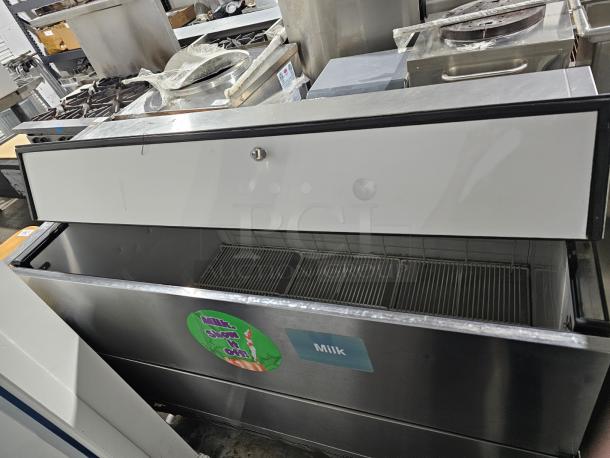 True TMC-58-S-DS 58 1/4" 2 Sided Milk Cooler with Stainless Steel Exterior and Aluminum Interior - Image 5 of 5