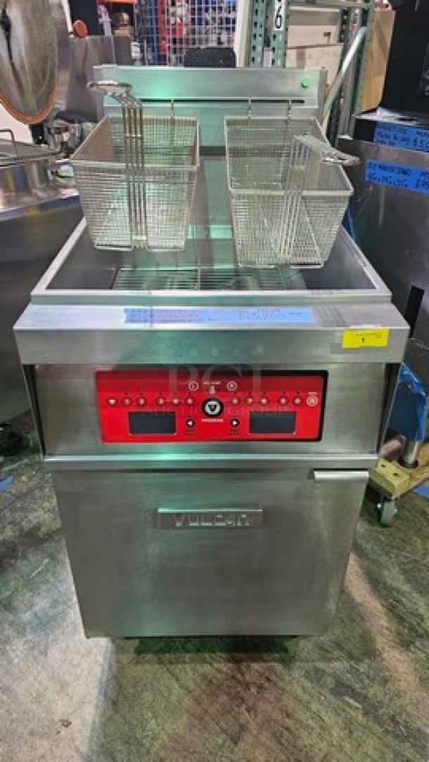 Vulcan 1TR85C-1 PowerFry3 Natural Gas 85-90 lb. Floor Fryer with Computer Controls - 90,000 BTU. - Image 1 of 6