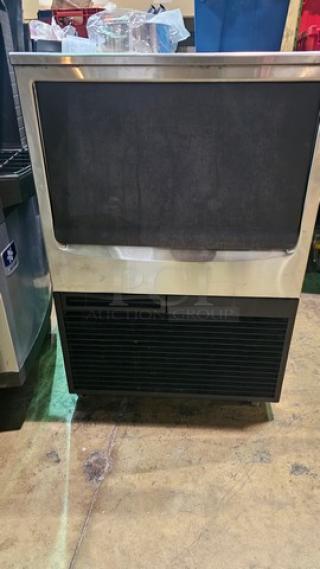 Hoshizaki KM-151BAH, Crescent Cuber Icemaker, Air-cooled, Built in Storage Bin.
