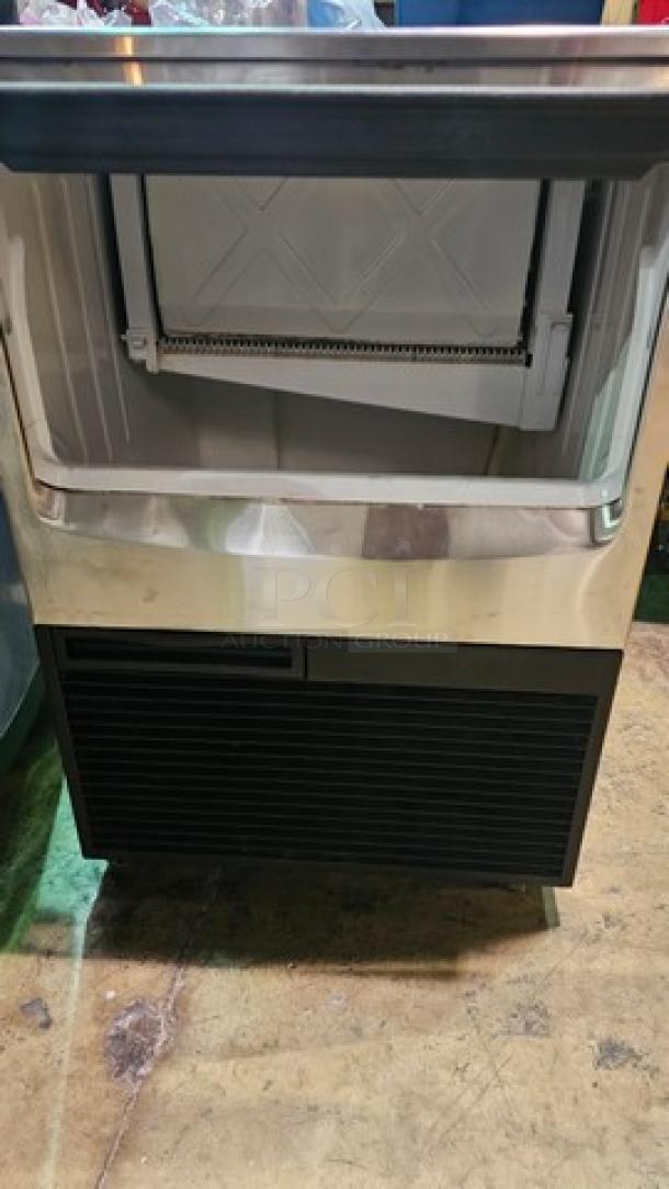 Hoshizaki KM-151BAH, Crescent Cuber Icemaker, Air-cooled, Built in Storage Bin. - Image 2 of 4