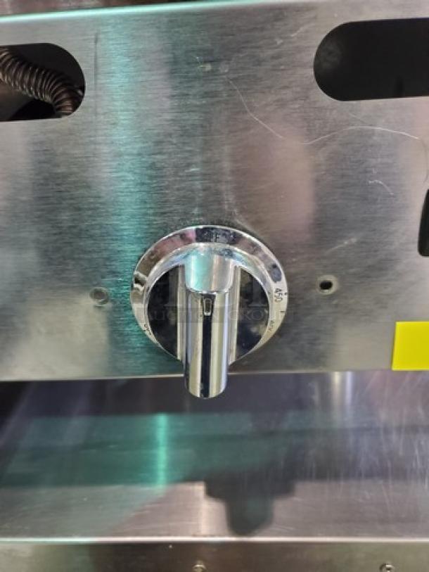 Vulcan MSA24-101 24" Countertop Natural Gas Griddle. One Knob needs repaired (Shown in pictures) - Image 2 of 9