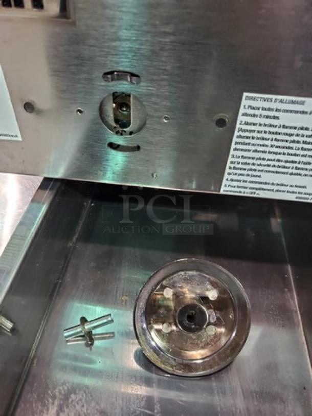 Vulcan MSA24-101 24" Countertop Natural Gas Griddle. One Knob needs repaired (Shown in pictures) - Image 4 of 9