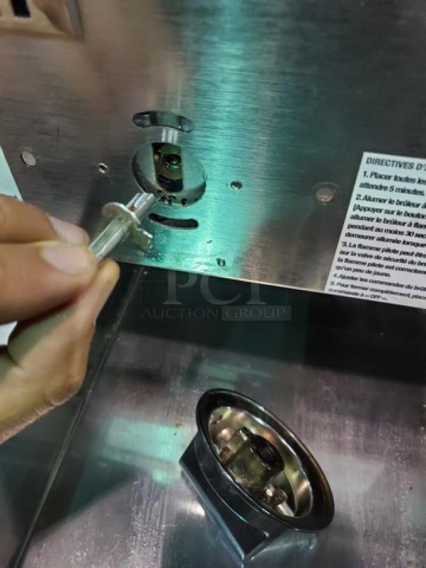 Vulcan MSA24-101 24" Countertop Natural Gas Griddle. One Knob needs repaired (Shown in pictures) - Image 5 of 9