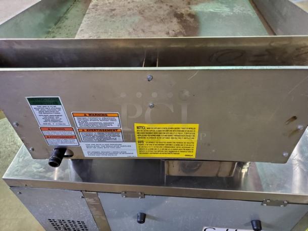 Vulcan MSA24-101 24" Countertop Natural Gas Griddle. One Knob needs repaired (Shown in pictures) - Image 6 of 9