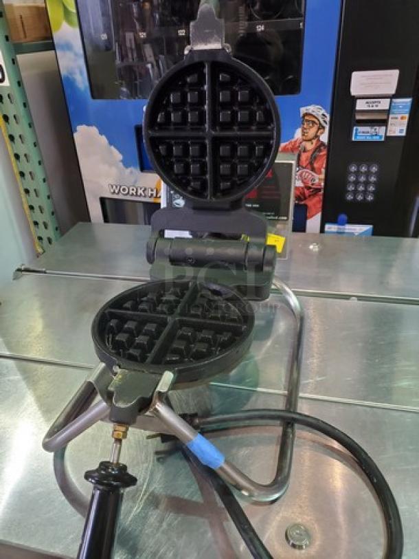 Golden Malted Waffle Maker - Image 4 of 4