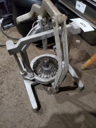 Nemco 55700 Easy Flowering / Blooming Onion Cutter