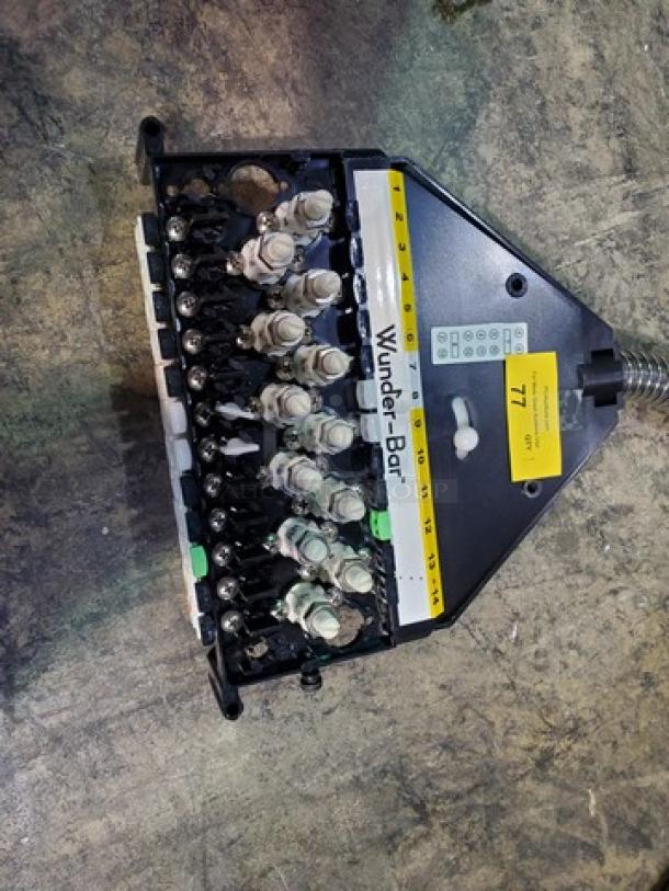 Wunder-Bar M4-12640BSF4-LF 14 Button Soda Gun with 3' Hose - 8 Carbonated, 4 Non-Carbonated - Image 2 of 5