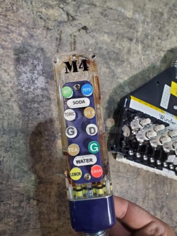 Wunder-Bar M4-12640BSF4-LF 14 Button Soda Gun with 3' Hose - 8 Carbonated, 4 Non-Carbonated - Image 3 of 5