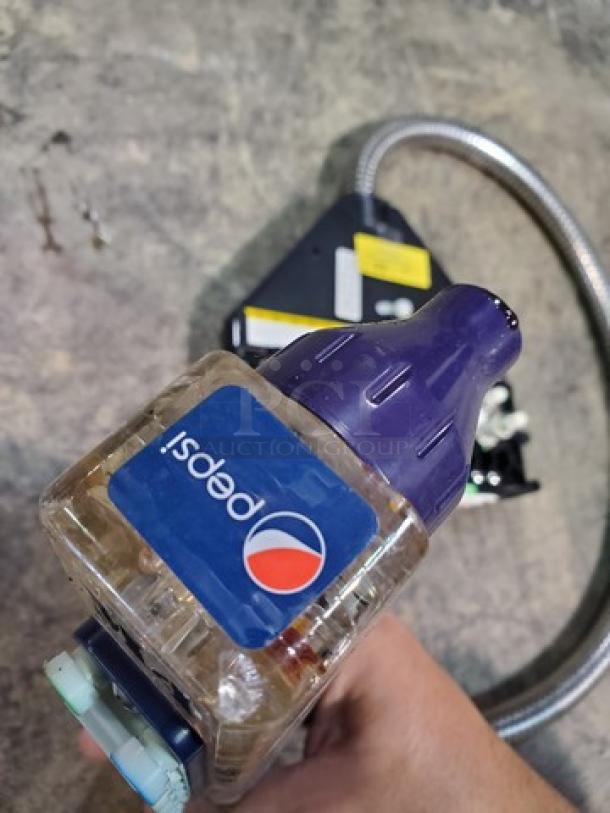 Wunder-Bar M4-12640BSF4-LF 14 Button Soda Gun with 3' Hose - 8 Carbonated, 4 Non-Carbonated - Image 4 of 5