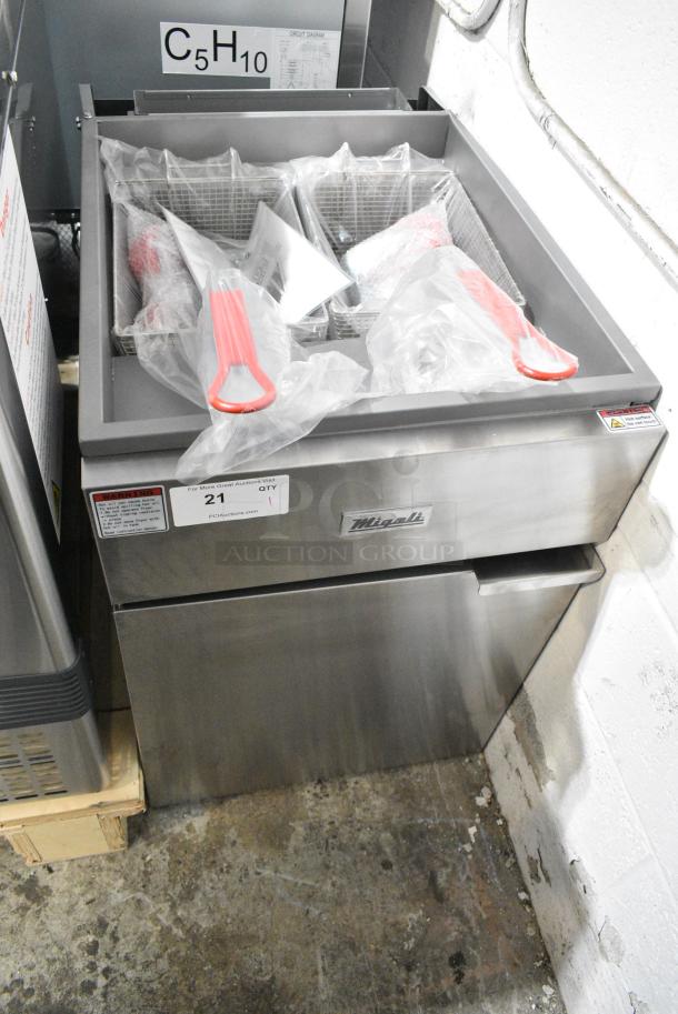 BRAND NEW SCRATCH AND DENT! 2024 Migali C-F75-LP Stainless Steel Commercial Propane Gas Powered 75 Pound Capacity Deep Fat Fryer w/ 2 Metal Fry Baskets. 150,000 BTU. Serial C-F75-LP2404150010. - Image 2 of 10