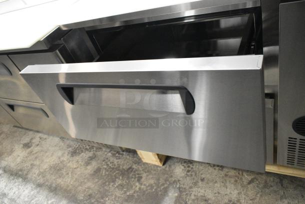 BRAND NEW SCRATCH AND DENT! 2024 Migali C-PP44-D-HC Stainless Steel Commercial Pizza Prep Table w/ 2 Drawers on Commercial Casters. 115 Volts, 1 Phase. Serial C-PP44-D-HC240429C002. Tested and Working! - Image 7 of 9