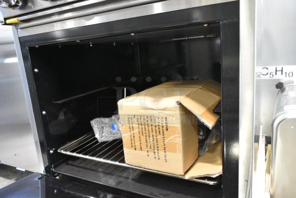 BRAND NEW SCRATCH AND DENT! 2024 Migali C-RO4B-NG Stainless Steel Commercial Natural Gas Powered 4 Burner Range w/ Oven. Serial C-RO4B-NG2404190005. - Image 5 of 9