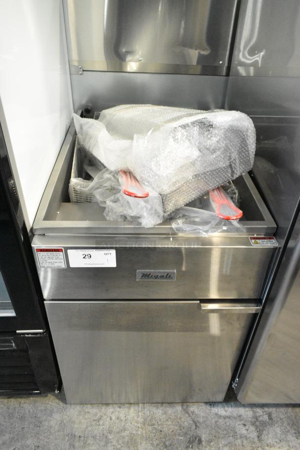 BRAND NEW SCRATCH AND DENT! 2024 Migali C-F75-LP Stainless Steel Commercial Propane Gas Powered 75 Pound Capacity Deep Fat Fryer w/ 2 Metal Fry Baskets. 150,000 BTU. Serial C-F75-LP2404020005. - Image 2 of 12