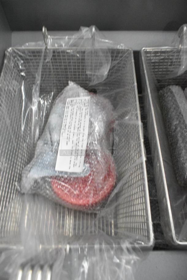 BRAND NEW SCRATCH AND DENT! 2024 Migali C-F75-LP Stainless Steel Commercial Propane Gas Powered 75 Pound Capacity Deep Fat Fryer w/ 2 Metal Fry Baskets. 150,000 BTU. Serial C-F75-LP2404020005. - Image 7 of 12