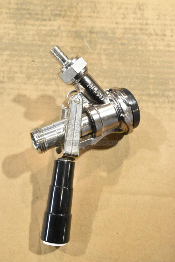 2 BRAND NEW SCRATCH AND DENT! Items Including Avantco 178COUPLER Talos 1022704 "D" System Beer Keg Coupler and Metal Vegetable Slicer Blade. 2 Times Your Bid! - Image 3 of 9