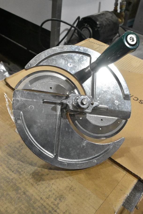 2 BRAND NEW SCRATCH AND DENT! Items Including Avantco 178COUPLER Talos 1022704 "D" System Beer Keg Coupler and Metal Vegetable Slicer Blade. 2 Times Your Bid! - Image 8 of 9