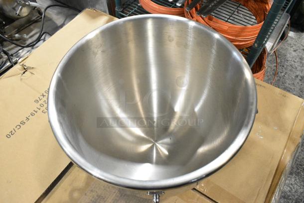 BRAND NEW SCRATCH AND DENT! Stainless Steel Commercial Mixing Bowl. - Image 3 of 3