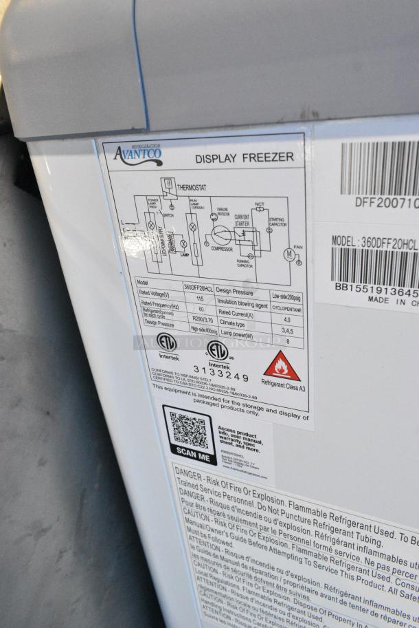 BRAND NEW SCRATCH AND DENT! Avantco 360DFF20HCL DFF20-HCL 70 7/8" Customizable Flat Top Display Ice Cream Freezer Merchandiser. 115 Volts, 1 Phase. Tested and Powers On But Does Not Get Cold - Image 6 of 6