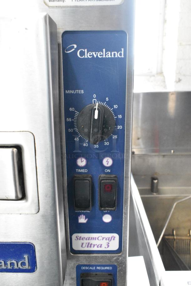 Cleveland 21CET8208WALNP SteamCraft Ultra 3 Stainless Steel Commercial Electric Powered Single Deck Steam Cabinet on Stand. 208/240 Volts, 1/3 Phase. - Image 4 of 6