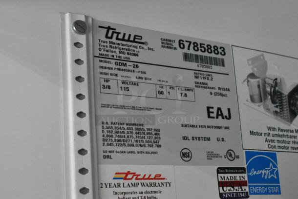 True GDM-26 Metal Commercial Single Door Reach In Cooler Merchandiser w/ Poly Coated Racks. 115 Volts, 1 Phase. Tested and Powers On But Does Not Get Cold - Image 4 of 4