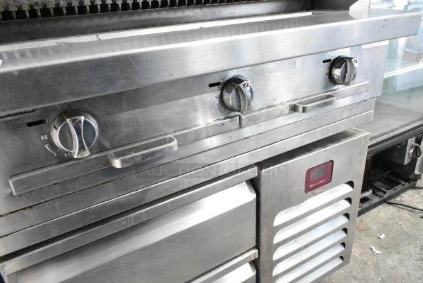 Southbend Stainless Steel Commercial Natural Gas Powered Charbroiler Grill w/ 2 Drawers and Back Splash on Commercial Casters. - Image 5 of 8