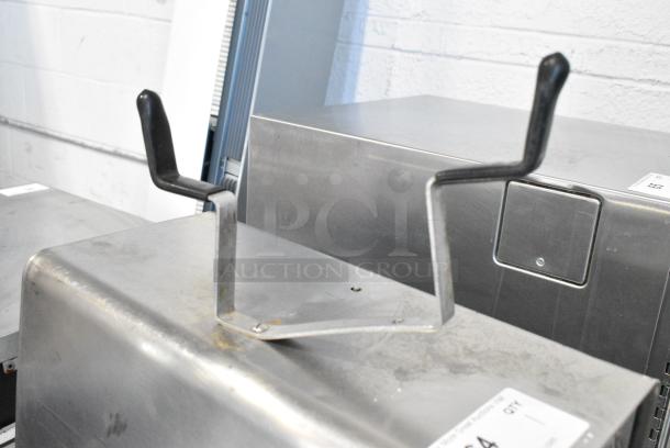 Univex MG8912 Metal Commercial Countertop Meat Grinder Base. 115 Volts, 1 Phase. Tested and Working! - Image 4 of 5