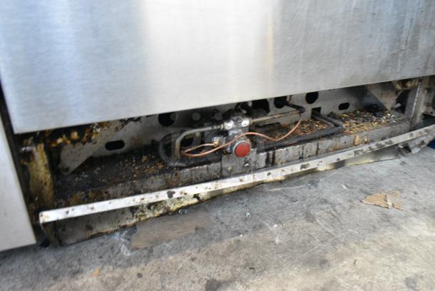 Stainless Steel Commercial Natural Gas Powered 6 Burner Range w/ Oven and Back Splash. - Image 5 of 7