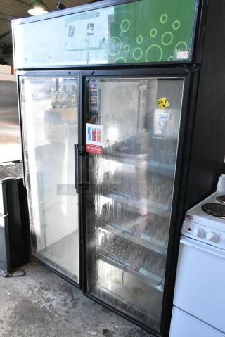 True GDM-52TM-RL-LD Metal Commercial 2 Door Reach In Cooler Merchandiser w/ Poly Coated Racks. 115 Volts, 1 Phase. Tested and Working!