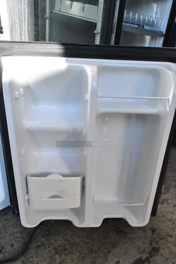 Arctic King ARM32D5ASL Metal Mini Cooler w/ Freezer. 115 Volts, 1 Phase. Tested and Working! - Image 2 of 7