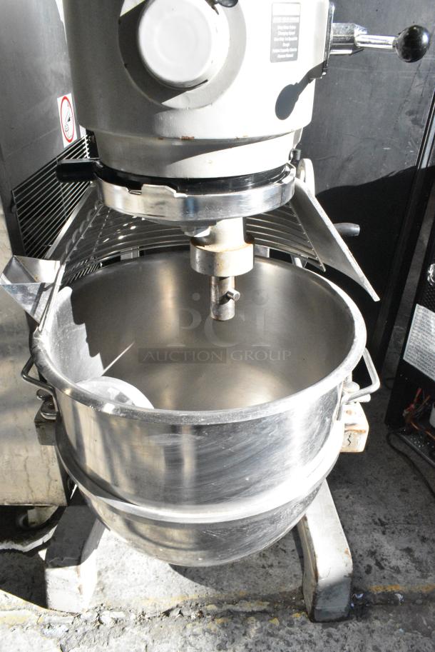 Globe SP60 Metal Commercial Floor Style 60 Quart Planetary Dough Mixer w/ Stainless Steel Mixing Bowl, Bowl Guard. 220 Volts, 1 Phase. - Image 6 of 7
