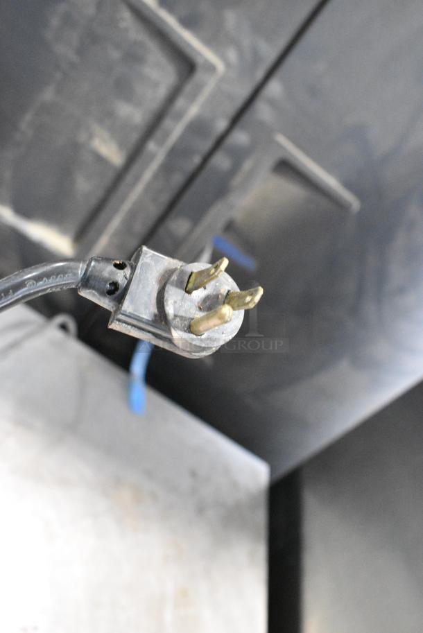 True TSSU-72-12 Stainless Steel Commercial Sandwich Salad Prep Table Bain Marie Mega Top on Commercial Casters. 115 Volts, 1 Phase. Tested and Working! - Image 8 of 10