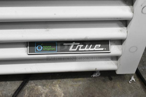 BRAND NEW SCRATCH AND DENT! 2021 True TSCI-600R-G-PH Metal Commercial Single Door Reach In Cooler Merchandiser w/ Poly Coated Racks. 115 Volts 1 Phase. Tested and Working! - Image 2 of 5