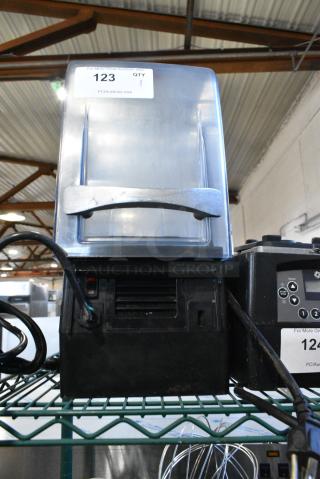 Vita-Mix VM0145 Metal Commercial Countertop Blender w/ Poly Enclosure Lid. 120 Volts, 1 Phase. Tested and Working!