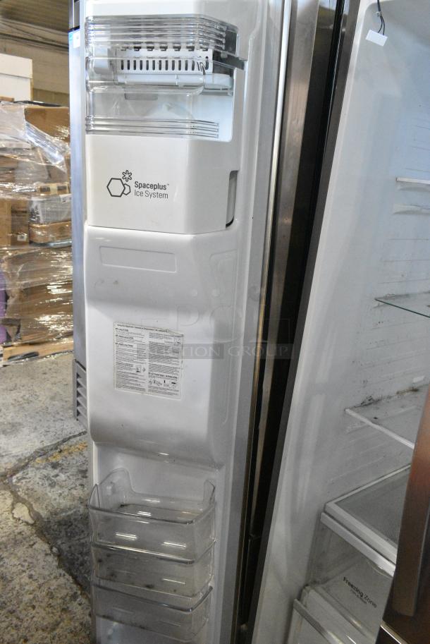 LG LSXS26366S/05 Stainless Steel Cooler w/ Freezer. 115 Volts, 1 Phase. Tested and Working! - Image 6 of 10