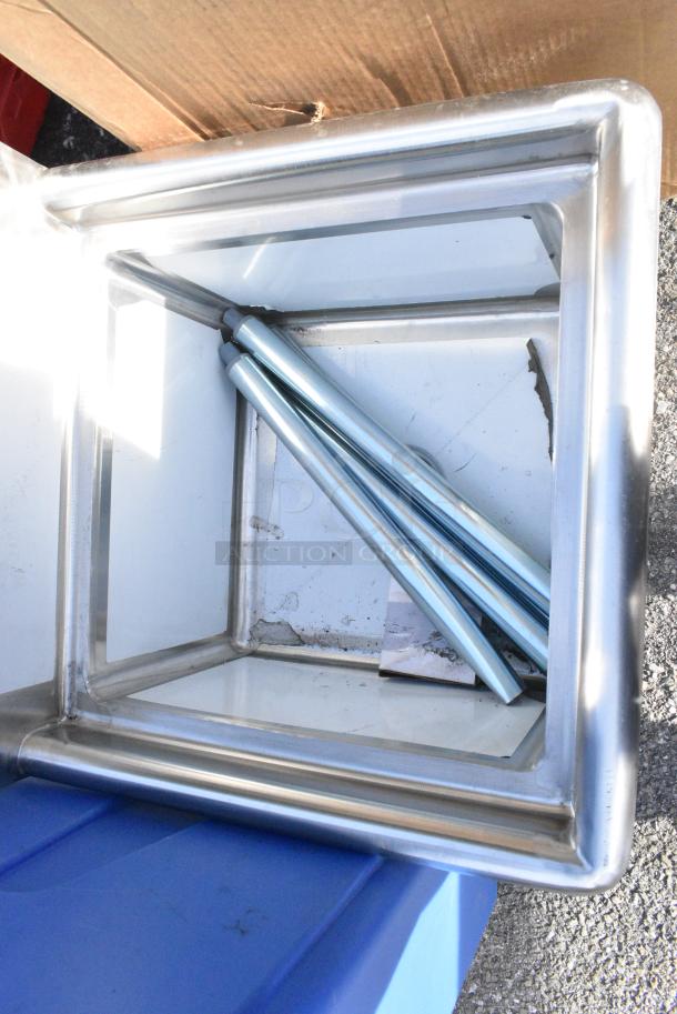 BRAND NEW SCRATCH AND DENT! Steelton 522CS11818N 23 1/2" 18-Gauge Stainless Steel One Compartment Commercial Sink without Drainboard - 18" x 18" x 12" Bowl. Missing 1 Leg. - Image 2 of 5