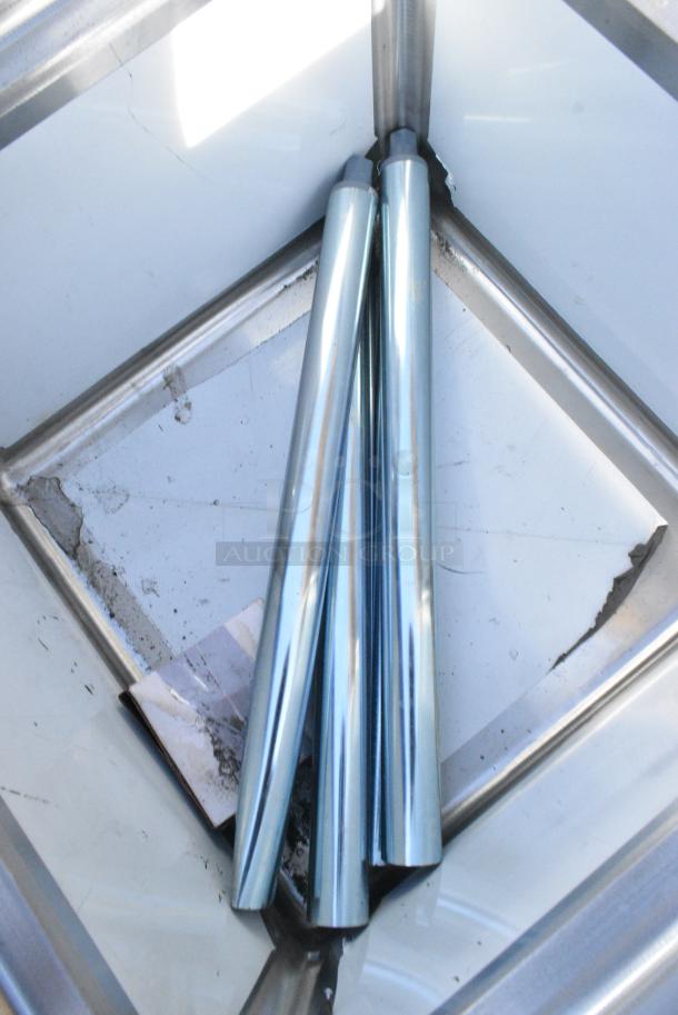 BRAND NEW SCRATCH AND DENT! Steelton 522CS11818N 23 1/2" 18-Gauge Stainless Steel One Compartment Commercial Sink without Drainboard - 18" x 18" x 12" Bowl. Missing 1 Leg. - Image 3 of 5