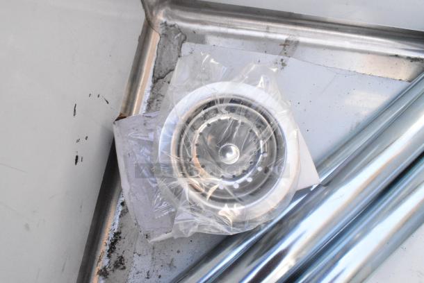BRAND NEW SCRATCH AND DENT! Steelton 522CS11818N 23 1/2" 18-Gauge Stainless Steel One Compartment Commercial Sink without Drainboard - 18" x 18" x 12" Bowl. Missing 1 Leg. - Image 4 of 5