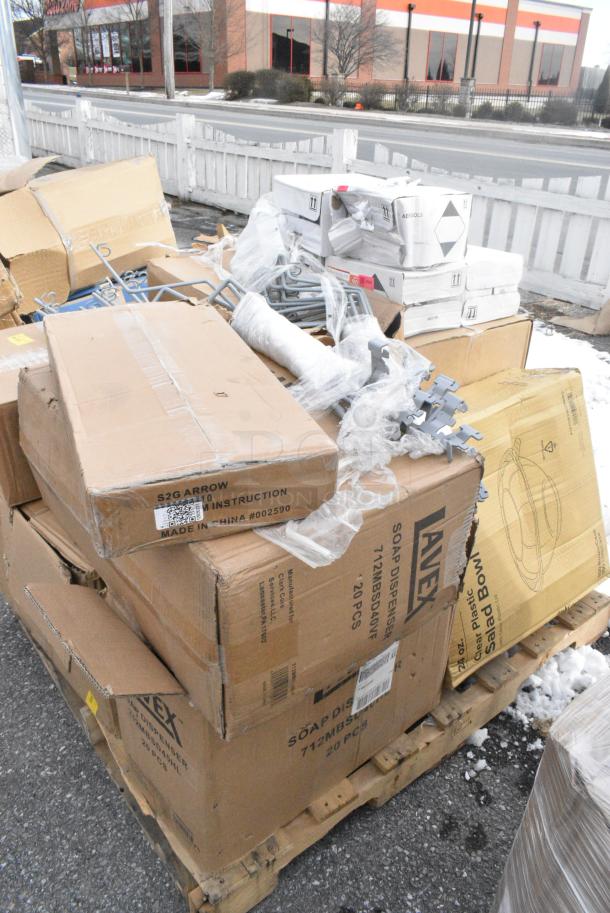16 BRAND NEW! Boxes Including Lavex 712MBSD40HL Lavex Soap Dispenser, S2G ARROW 21x19+10, 712MBTSCD Lavex Toilet Seat Dispenser, F-Matic Aroma 3000 AE300N Ripe Mango Scent Metered Air Freshener Dry Spray Refill - 12/Case, 127SB24COMBO Choice 24 oz. Clear Plastic Salad Bowl with Lid - 150/Case. 16 Times Your Bid! - Image 3 of 9