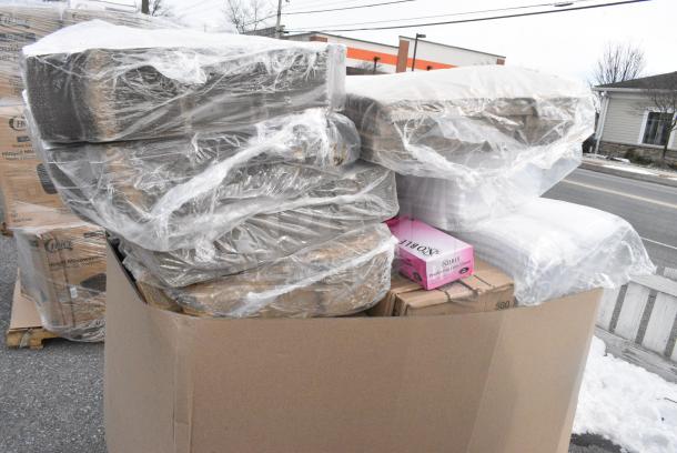 22 BRAND NEW! Boxes Including Dart 50HT1 5" x 5" x 3" White Foam Hinged Lid Container - 500/Case, 500L1020W Choice White Hot Paper Cup Travel Lid for 10-24 oz. Standard Cups and 8 oz. Squat Cups - 1000/Case, Dart 9PWC Concorde 9" White Non-Laminated Round Foam Plate. 22 Times Your Bid! - Image 4 of 9