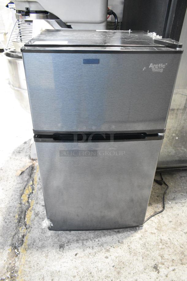 Arctic King ARM32D5ASL Metal Mini Cooler w/ Freezer. 115 Volts, 1 Phase. Tested and Working! - Image 1 of 7