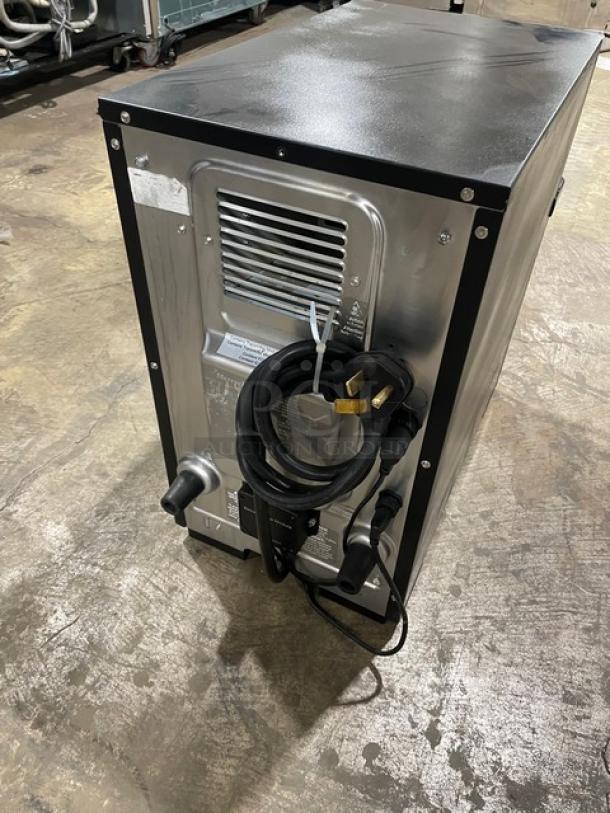 MerryChef Commercial Electric Powered Countertop Rapid Cook Turbo Oven! Model: Eikon E2S SN: 2107213093001! 208/240V 1 Phase! - Image 4 of 8