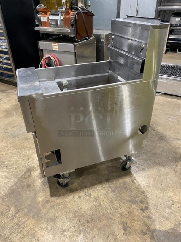 Pitco Solstice Supreme Series Commercial Stainless Steel Natural Gas Powered Deep Fat Fryer! Energy Star Certified! With Back Splash & Basket Hanger! Model: SSH75 SN: G18CB091289! 115V 1 Phase! On Casters! - Image 2 of 10