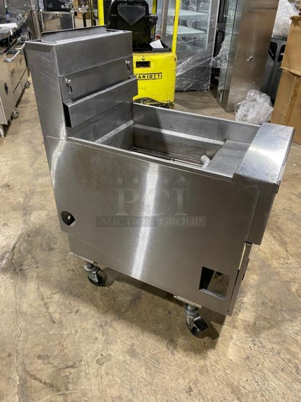 Pitco Solstice Supreme Series Commercial Stainless Steel Natural Gas Powered Deep Fat Fryer! Energy Star Certified! With Back Splash & Basket Hanger! Model: SSH75 SN: G18CB091289! 115V 1 Phase! On Casters! - Image 4 of 10