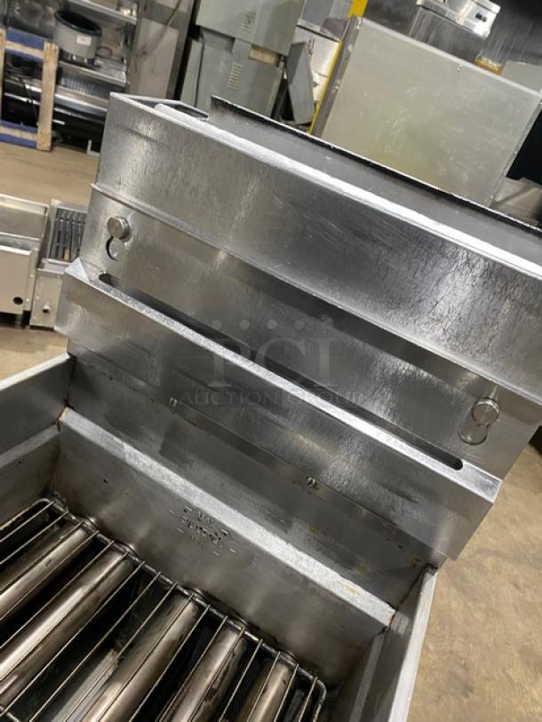 Pitco Solstice Supreme Series Commercial Stainless Steel Natural Gas Powered Deep Fat Fryer! Energy Star Certified! With Back Splash & Basket Hanger! Model: SSH75 SN: G18CB091289! 115V 1 Phase! On Casters! - Image 6 of 10