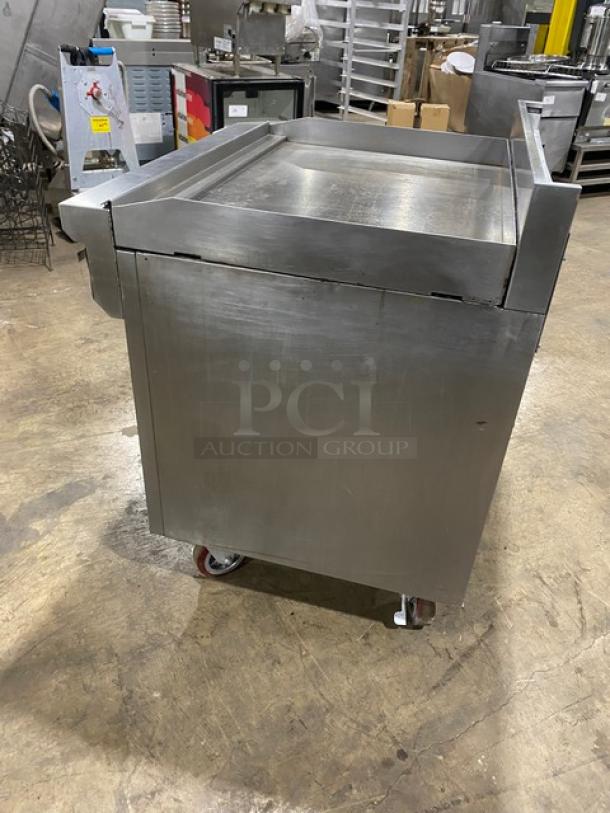 Vollrath Commercial Stainless Steel Natural Gas Powered Flat Top Grill & Oven Combo! With Thermostatic Controls! With Back & Side Splash! With Wire Oven Rack! On Casters! - Image 4 of 8