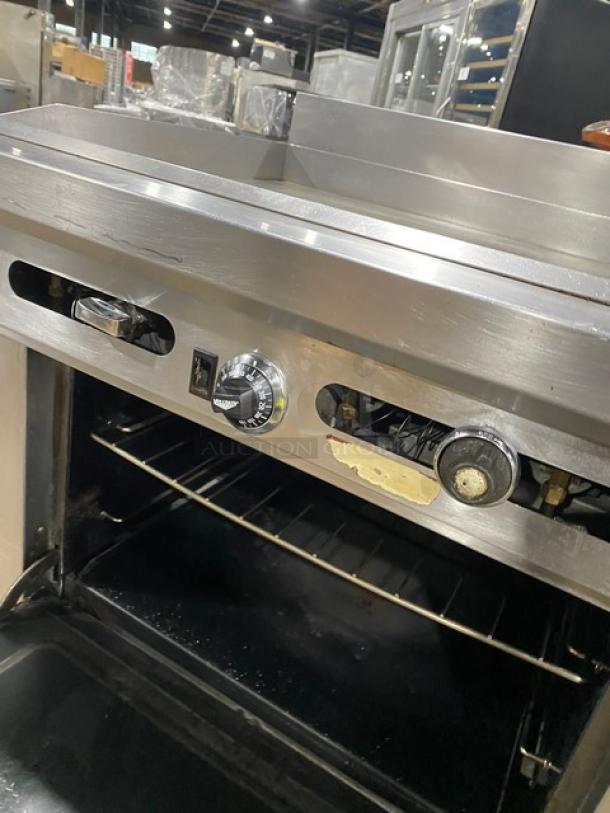 Vollrath Commercial Stainless Steel Natural Gas Powered Flat Top Grill & Oven Combo! With Thermostatic Controls! With Back & Side Splash! With Wire Oven Rack! On Casters! - Image 7 of 8