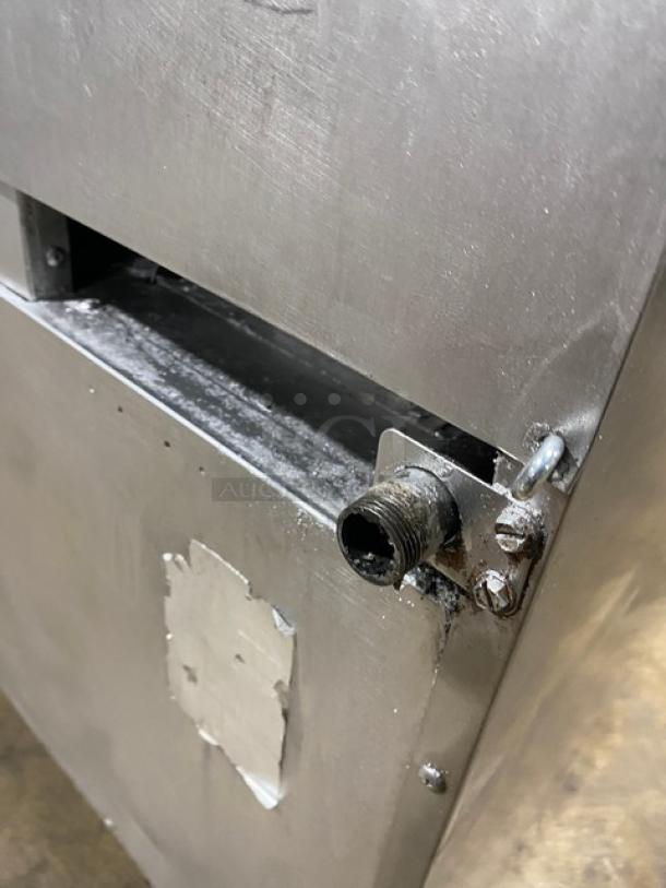 Vollrath Commercial Stainless Steel Natural Gas Powered Flat Top Grill & Oven Combo! With Thermostatic Controls! With Back & Side Splash! With Wire Oven Rack! On Casters! - Image 8 of 8