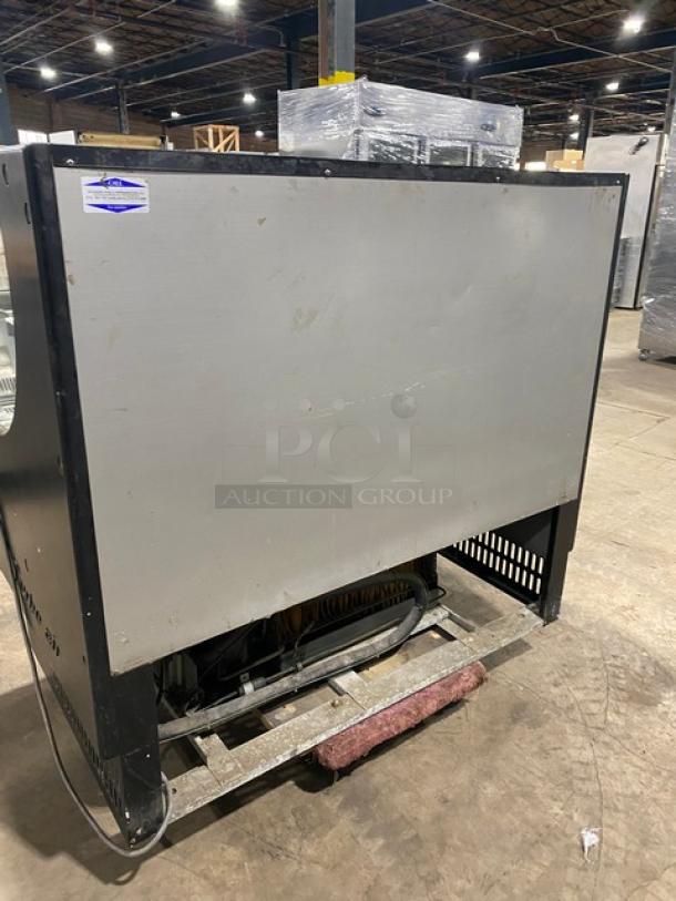Turbo Air Commercial Black Coated Low Profile Refrigerated Open Grab-N-Go Merchandiser Display Case! With Stainless Steel Interior! Model: TOM-50LB SN: TML50197018! 120V 1 Phase! Working When Removed! - Image 4 of 7
