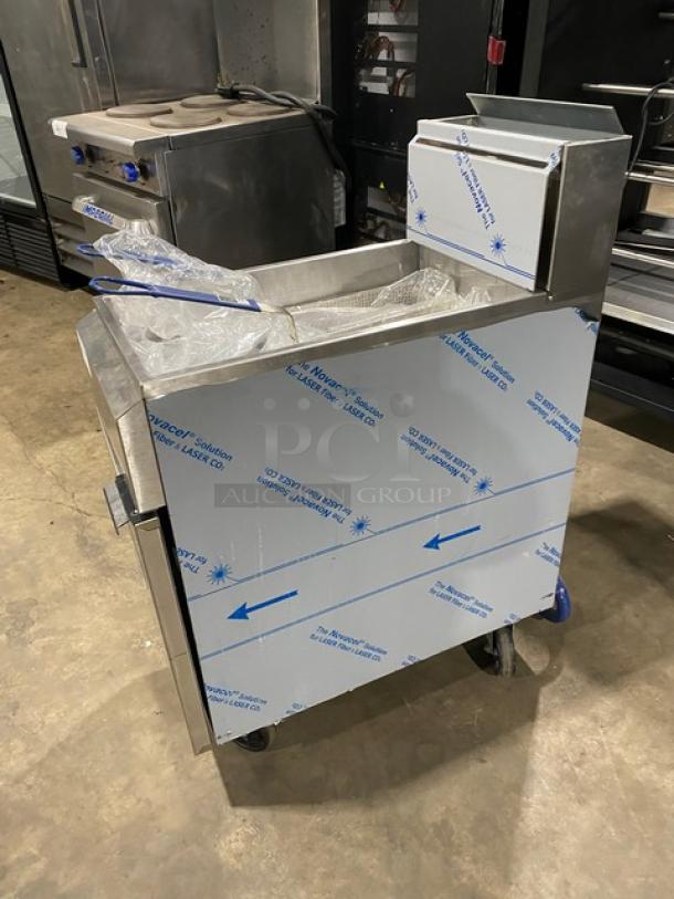 NEW! SCRATCH-N-DENT! Asber Commercial Stainless Steel Natural Gas Powered Deep Fat Fryer! With New Fryer Baskets & Basket Hanger! Model: AEF 40-50! On Casters! - Image 2 of 8